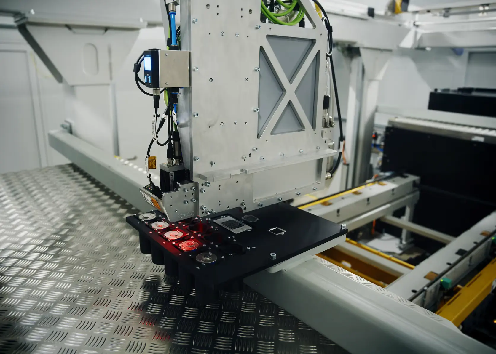 非接觸式、自動化且高靈敏度 - Battery Testing 電池測試