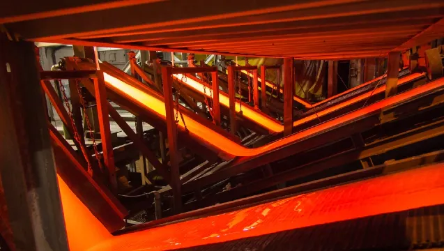 記者的獨家專訪- Optris高精度測溫儀如何解決金屬熔煉、玻璃製程與火焰燃燒的「零誤差」突破?